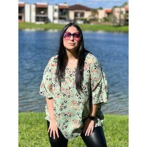 Women's Plus Size Short Sleeve Oversize V-Neck Top Sage / Mauve Leo 1X Blouse